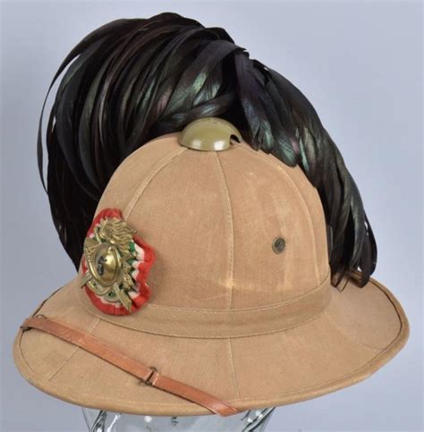 Italian WW2 REI “Carri Veloci” pith helmet .